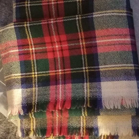 Stewart scarf  26x26  SCOTTISH 100% WOOL SCARF FROM SCOTTLAND - Picture 3 of 3